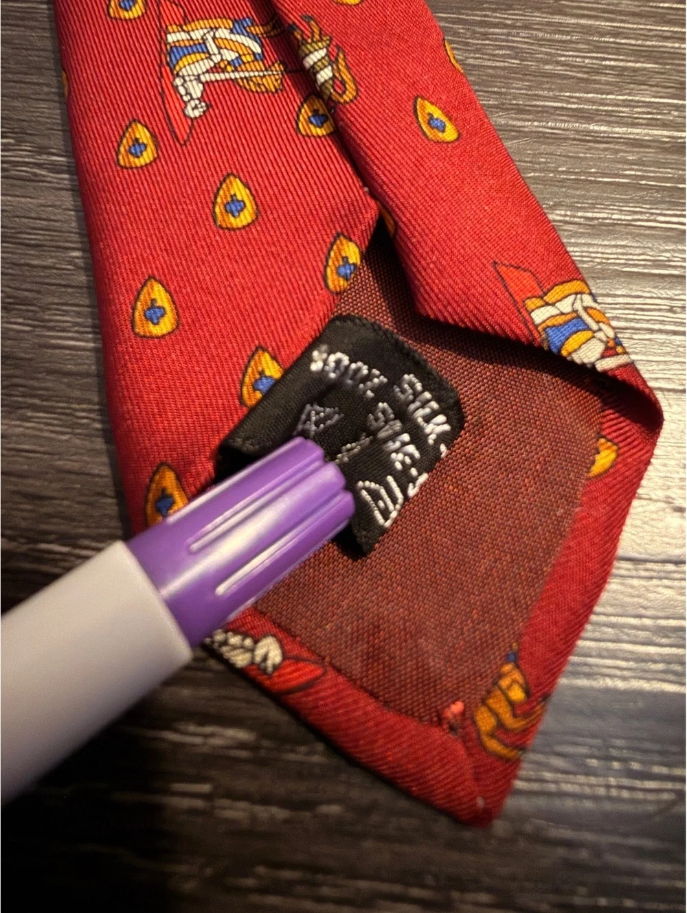 Vtg Salvatore Ferragamo Knights & Shields Silk Tie